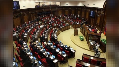 Koçaryanla Sarkisyanın fraksiyaları Konstitusiya Məhkəməsinə müraciət etdi