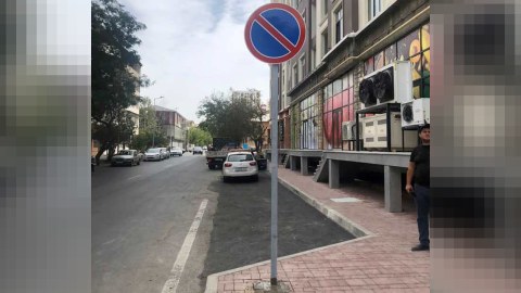 Bakıda tikinti şirkəti piyada səkisini ZƏBT ETDİ