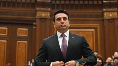 Ermənistan spikeri qohumbazlıqda ittiham olunur