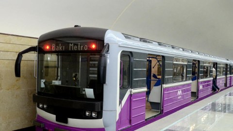 Metroda nasazlıq - Sərnişinlər qatardan düşürüldü