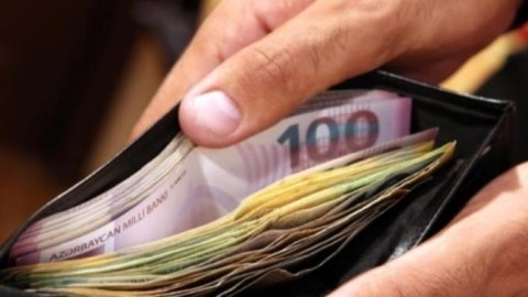 Azərbaycanda orta əmək haqqı artıb - 728 manat  