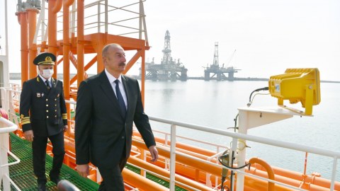 İlham Əliyev “Kəlbəcər” tankerində - FOTOLAR