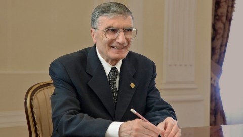 Prezident Nobel mükafatçısı ilə bağlı sərəncam İMZALADI