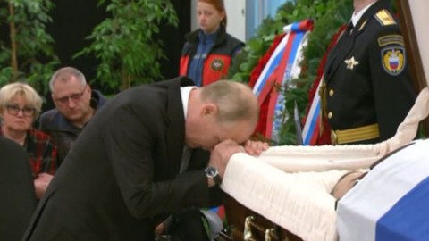 Putin nazirlə vida mərasimində kövrəldi - VİDEO