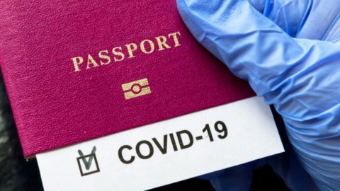 Saxta COVID pasportu satan vəzifəli şəxslər aşkarlandı