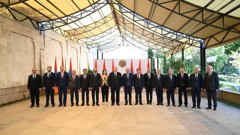 Paşinyan nazirlərlə birgə AND İÇDİ