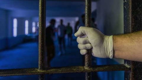 Azərbaycanda bütün məhbuslara peyvənd vurulub