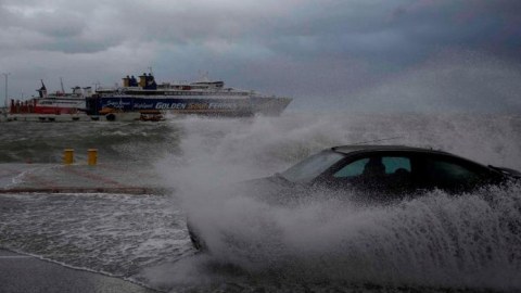 İtaliyada qasırğa can aldı: 2 ölü, 9 yaralı