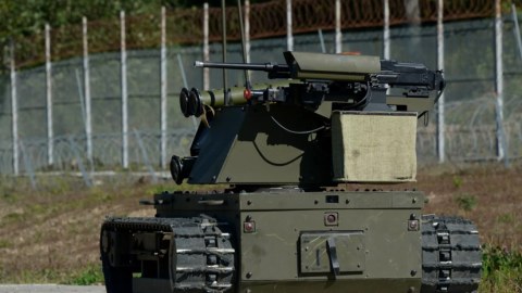 Qərbi narahat edən hərbi təlimlər: Rusiya robotlardan istifadə etdi