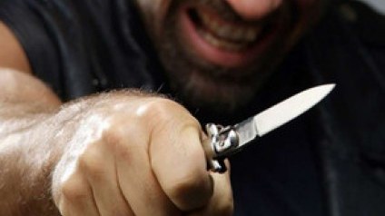 Bakıda ər arvadını BIÇAQLADI