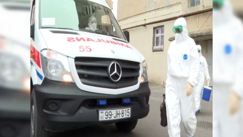 Bakıda koronavirus xəstələri küçəyə çıxdı - FOTO