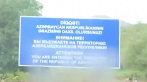 Gorus-Qafan yolunda erməniləri qorxuya salan lövhə - FOTO
