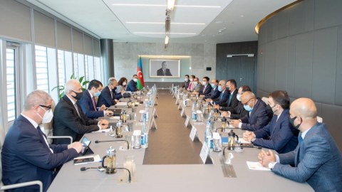 Mikayıl Cabbarov İctimai Şuranın üzvləri ilə görüşüb