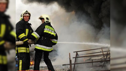 Bakıda köşk, Ucarda ikimərtəbəli bina yandı