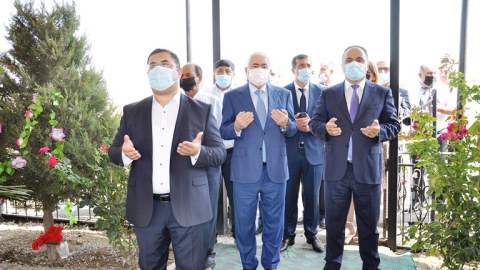 İcra başçısı və deputat Şəhidlərin məzarlarını ziyarət edib - FOTOLAR