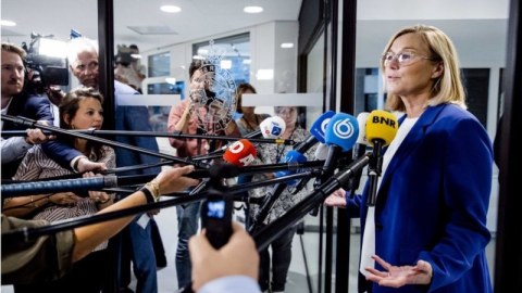 Niderlandın XİN rəhbəri istefa verdi – SƏBƏB