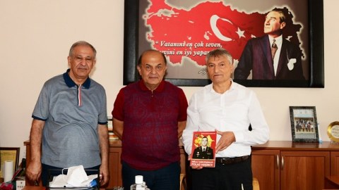 “Milli Qəhrəman Polad Həşimov” kitabı İstanbuldakı kitabxanaya təqdim edilib