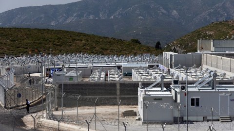 Yunanıstan yeni qaçqın düşərgəsi açdı