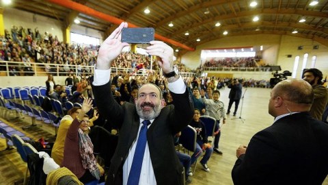 Paşinyanı ələ saldılar: “Ermənistanın selfi çempionu”...