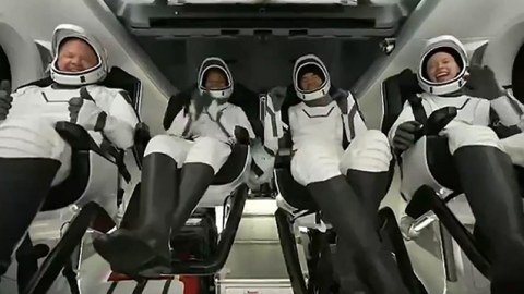 İlk kosmos turistləri Yerə qayıtdı - VİDEO