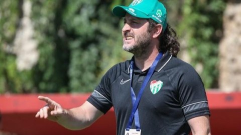 “Bursaspor” baş məşqçini istefaya göndərdi