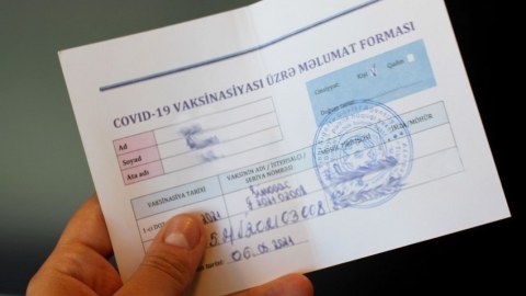 COVID-19 pasportu olmayan valideynlər məktəblərə buraxılmır