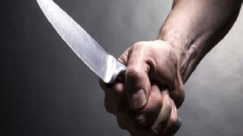 Kürəkən qayınata və qayınanasını BIÇAQLADI