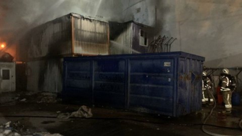 Abşeronda konteyner YANDI