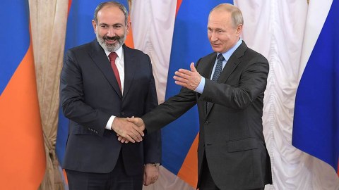 Putin Paşinyanı təbrik etdi
