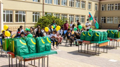 “OBA” şəhid və qazi ailələrinin övladlarına məktəb ləvazimatları paylayıb - FOTOLAR