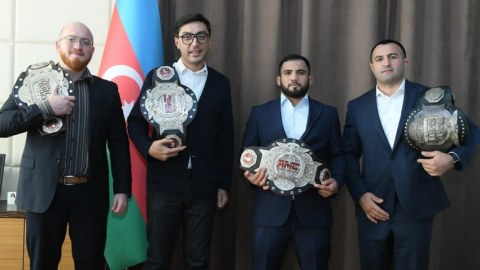 Yeni nazir MMA döyüşçüsü ilə görüşdü