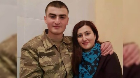 Cəbrayıl Dövlətzadənin anası Şuşadan şəhidin əlcəyini tapdı...