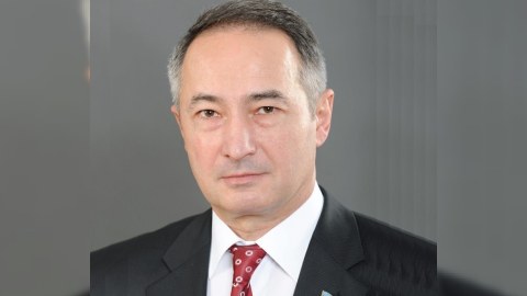 Unudulan deputatlar: sərxoş sürücünün badına gedən Hikmət həkim… 