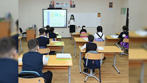 Baş nazirdən məktəblərdə vaksin tələbi ilə bağlı yeni QƏRAR