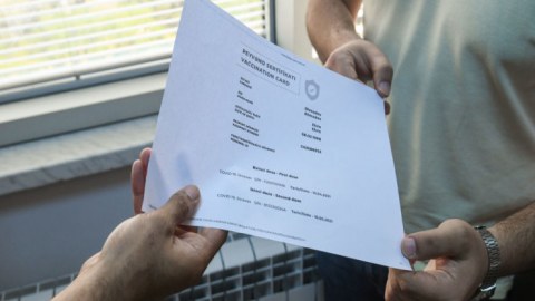 Saxta COVID pasportu alanlar da məsuliyyətə cəlb oluna bilər - RƏSMİ