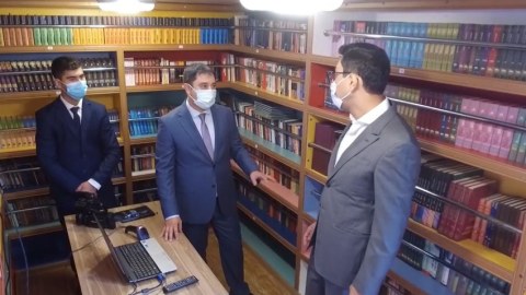 Fərid Qayıbov “Səyyar kitabxana” ilə tanış oldu