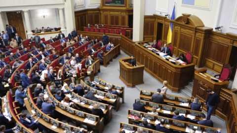 Parlament qanunu: ancaq bu şəxslərə oliqarx deyiləcək