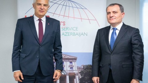 XİN başçısı slovakiyalı həmkarı ilə görüşdü