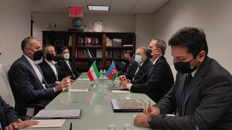 Ceyhun Bayramov iranlı həmkarı ilə bölgədəki vəziyyəti müzakirə etdi