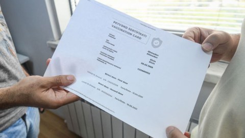 Qapalı məkanlara yalnız bu şəxslər gedə bilər 
