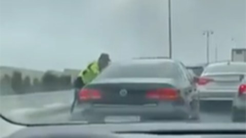 Polisin “saxla” əmrinə tabe olmayan sürücü TUTULDU-VİDEO