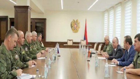 Sülhməramlıların yeni komandanı Ermənistanın müdafiə naziri ilə görüşüb