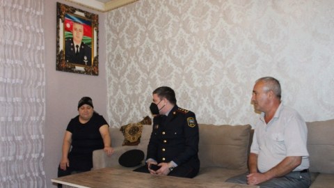 Polis Qaxda şəhid ailələrini ziyarət etdi