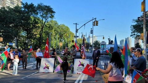 Azərbaycanlılar BMT-nin baş qərargahı önündə aksiya keçirdi
