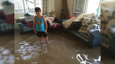 Bakıda bir sıra evləri su basdı
