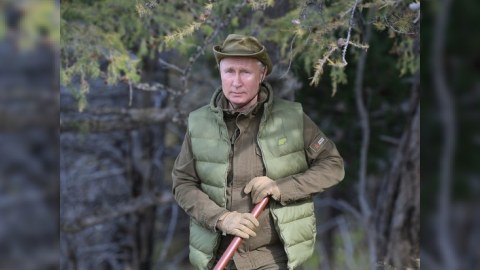 Putinin Tayqadakı tətil VİDEOSU yayıldı: balıq tutdu, qayıq sürdü, şorba bişirdi...