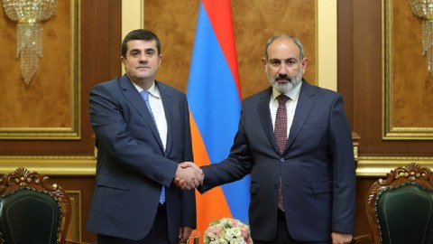 Paşinyan terrorçuların lideri ilə müzakirə apardı