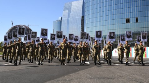 Prezident və birinci xanım yürüşdə iştirak etdi - FOTOLAR - YENİLƏNİB