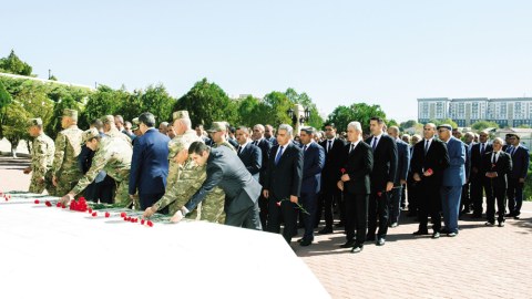 Naxçıvanda şəhidlərin xatirəsi yad edilib