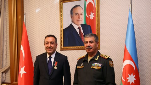 Zakir Həsənov Muhsin Dereni təltif etdi - FOTO